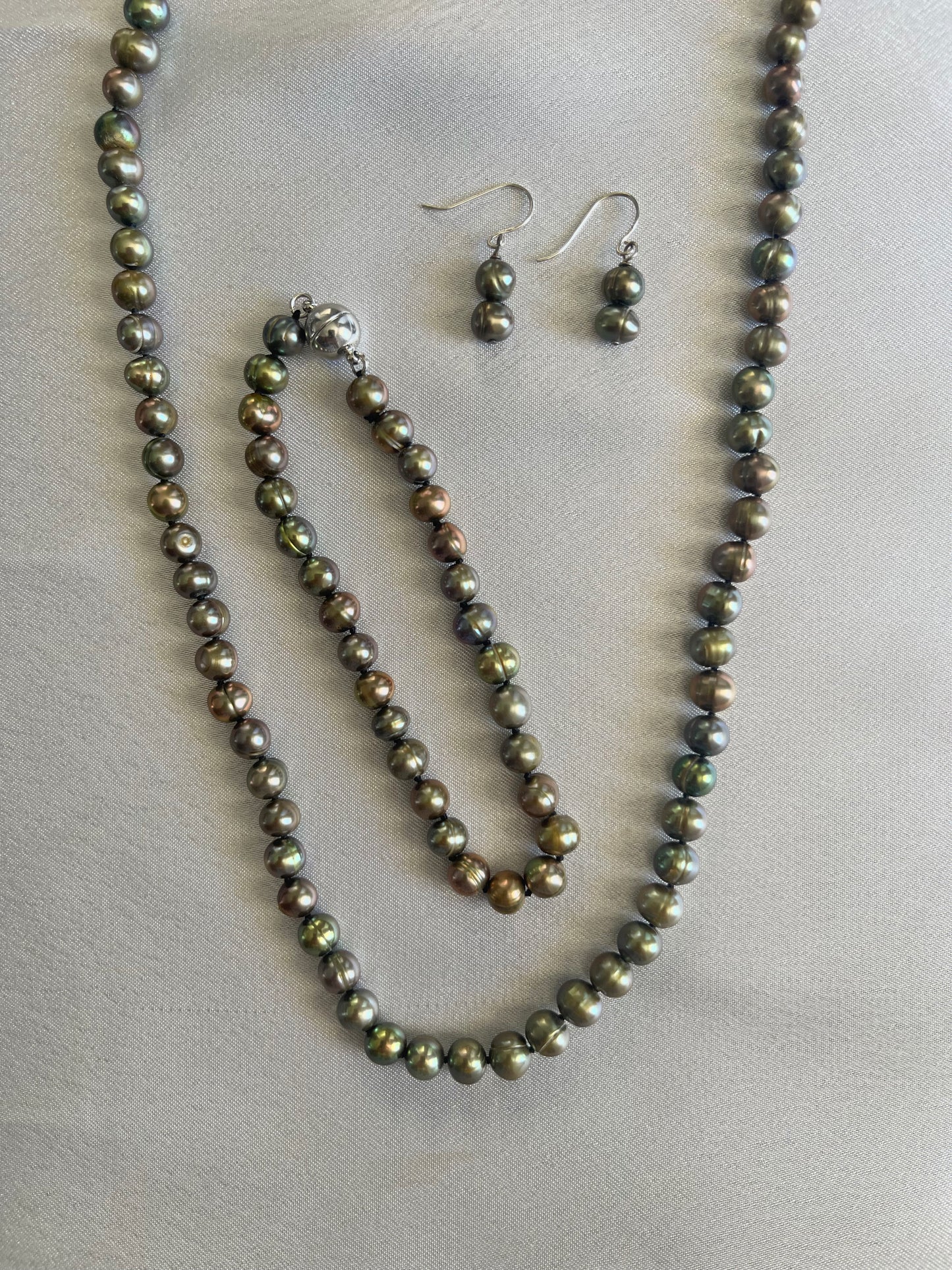 Set Olive Green Round Freshwater Pearl Necklace, Bracelet & Earrings - 4 ways to wear