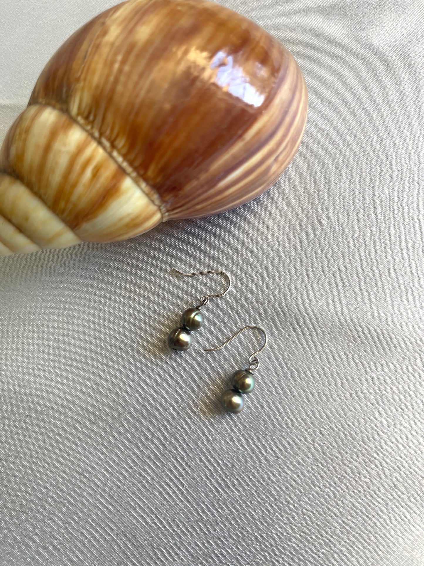 Set Olive Green Round Freshwater Pearl Necklace, Bracelet & Earrings - 4 ways to wear